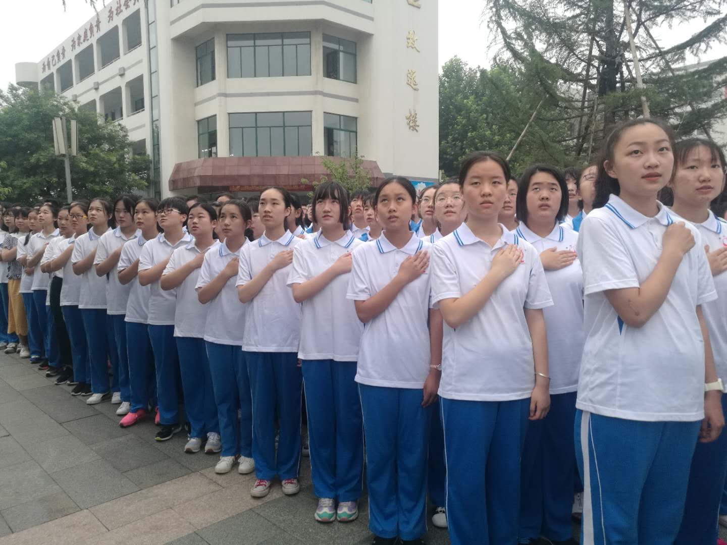 新起点,新征程——泰安二中隆重举行新学期第一次升旗仪式
