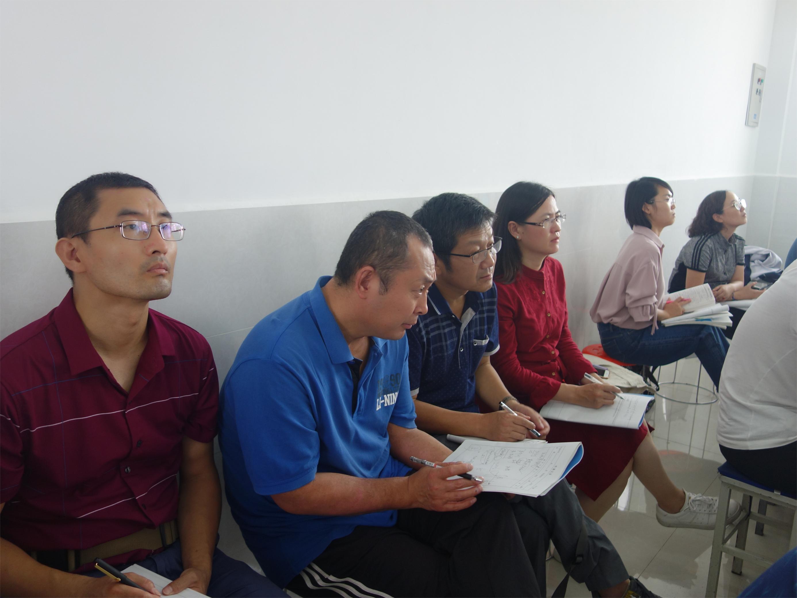 数学教研员听课.jpg