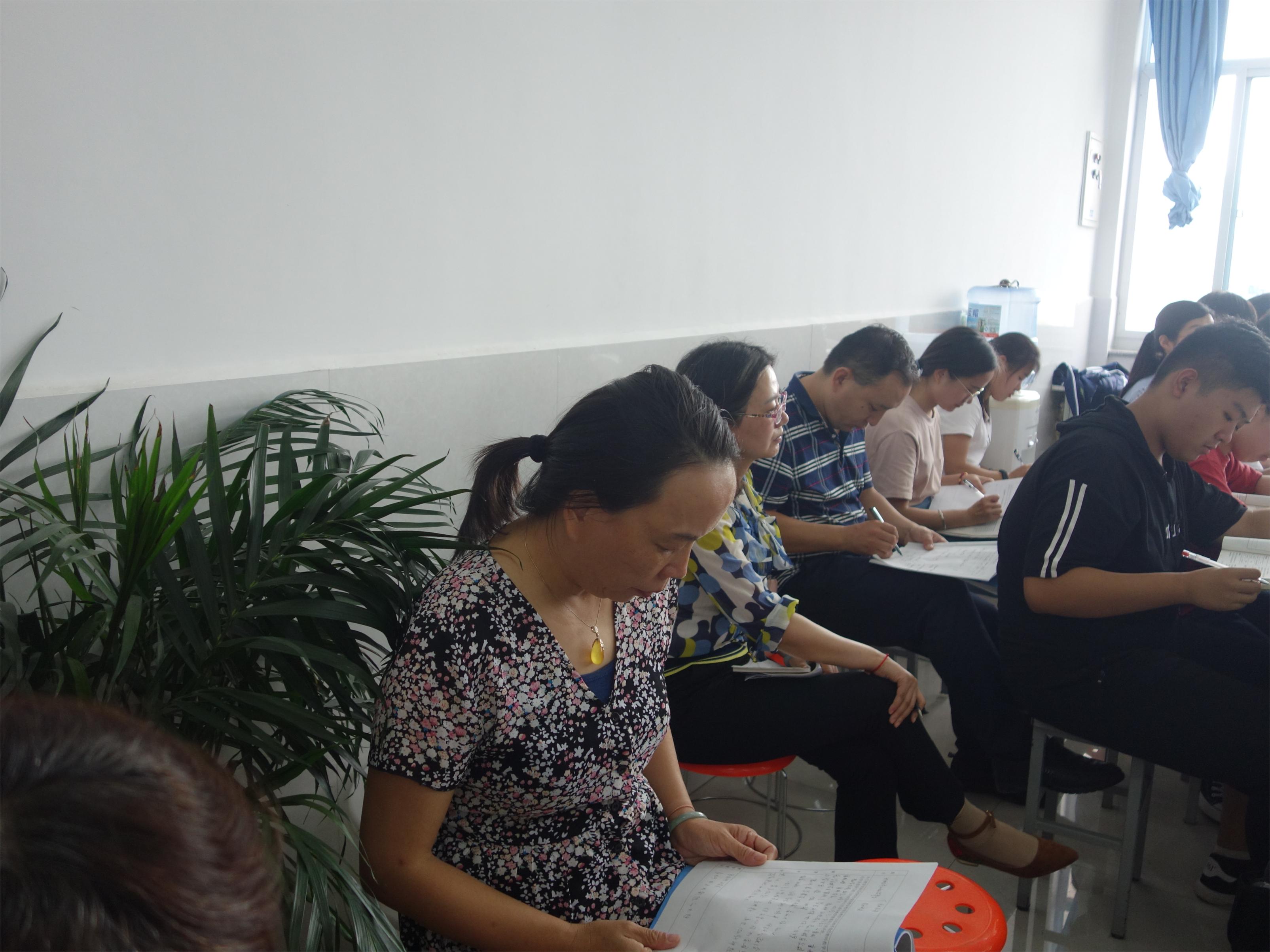 政治组听课.jpg